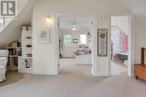 618 Edison Avenue Ottawa ON K2A 1V7