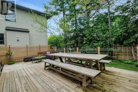 618 Edison Avenue Ottawa ON K2A 1V7