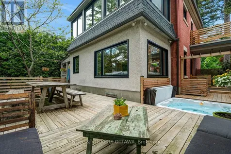 618 Edison Avenue Ottawa ON K2A 1V7