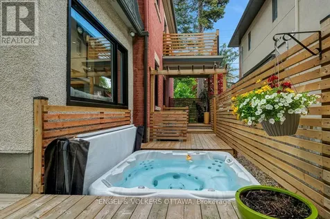 618 Edison Avenue Ottawa ON K2A 1V7