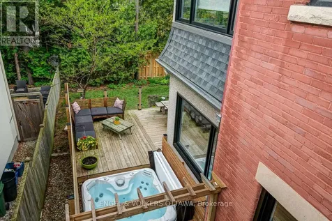 618 Edison Avenue Ottawa ON K2A 1V7