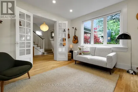 618 Edison Avenue Ottawa ON K2A 1V7