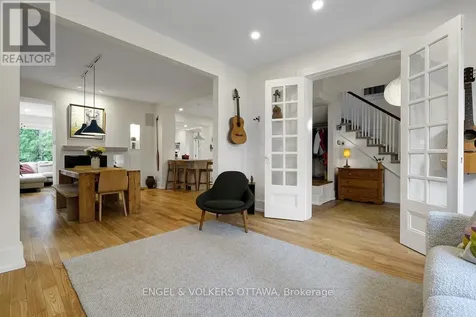 618 Edison Avenue Ottawa ON K2A 1V7