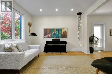 618 Edison Avenue Ottawa ON K2A 1V7