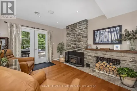 2 Fairhaven Way Ottawa ON K1K 0R3