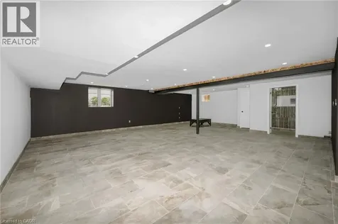 3 Newbrooke Street Paris ON N3L 3E2