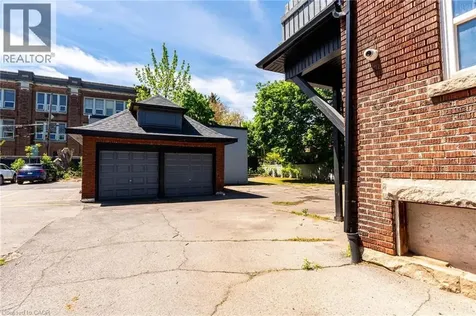 822 Main Street East Hamilton ON L8M 1L6