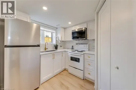 407 Skinner Road Waterdown ON L8B 1Z7