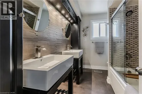 1109 Dowland Crescent Burlington ON L7T 4C7