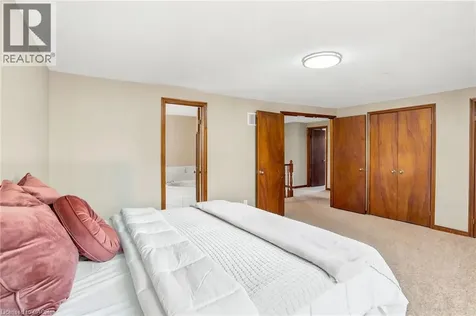 35 Amblecote Place Hamilton ON L8W 3E9