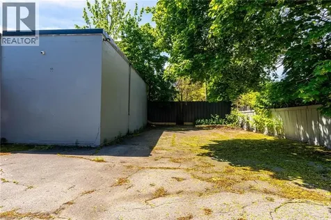 822 Main Street East Hamilton ON L8M 1L6