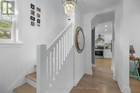 81 Ivy Crescent Ottawa ON K1M 1Y1
