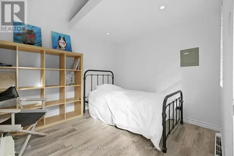 81 Ivy Crescent Ottawa ON K1M 1Y1