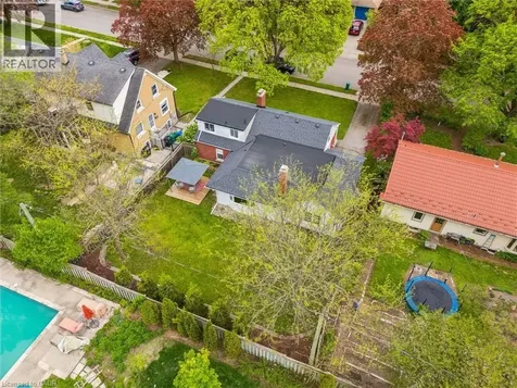 186 Forsyth Drive Waterloo ON N2L 1A2