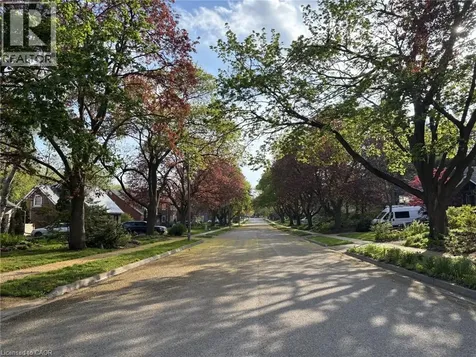 186 Forsyth Drive Waterloo ON N2L 1A2