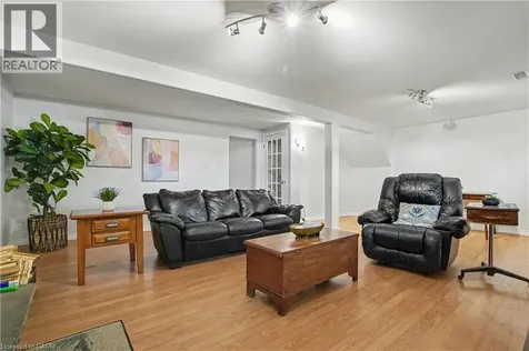 304 St Andrews Drive Hamilton ON L8K 5K4