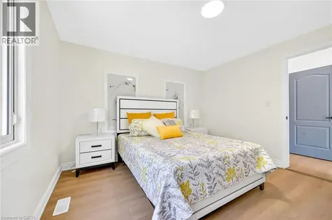 82 East 38th Street Hamilton ON L8V 4E5