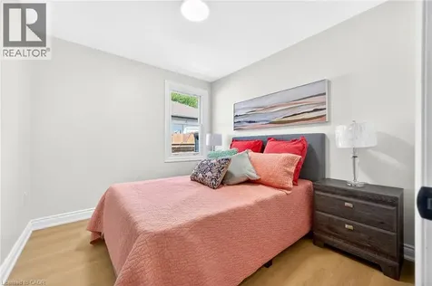82 East 38th Street Hamilton ON L8V 4E5