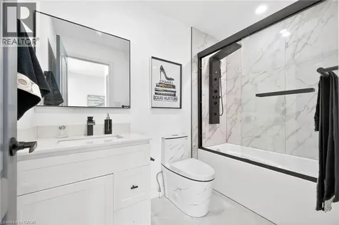 82 East 38th Street Hamilton ON L8V 4E5