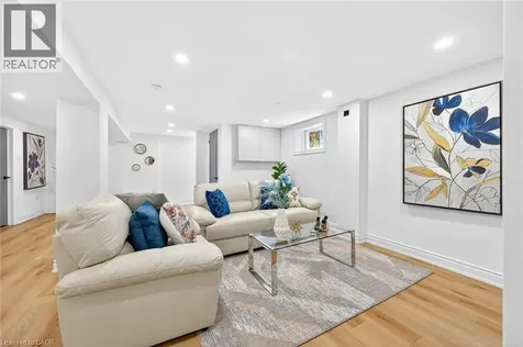 82 East 38th Street Hamilton ON L8V 4E5