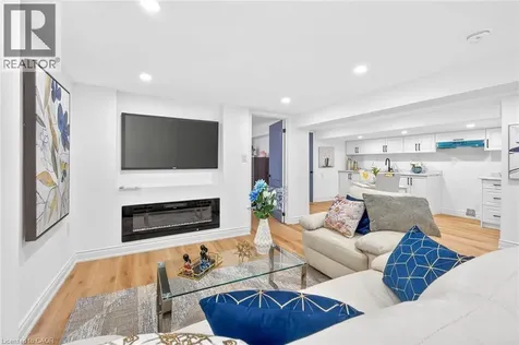 82 East 38th Street Hamilton ON L8V 4E5