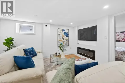82 East 38th Street Hamilton ON L8V 4E5