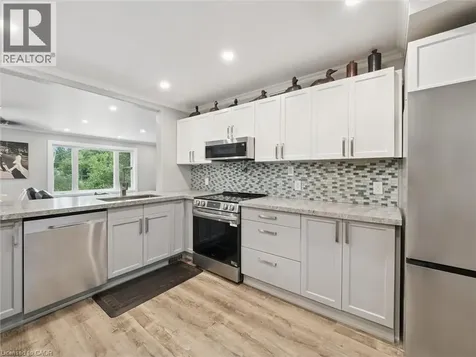 891 Peninsula Road Gravenhurst ON P1P 0E2