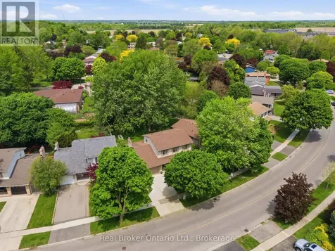 49 Greenfield Road Brantford ON N3R 6Z4