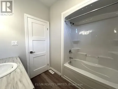 10 Columbus Court Central Elgin ON N5P 0E5