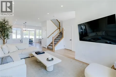 17 Helen Court Belmont ON N0L 1B0
