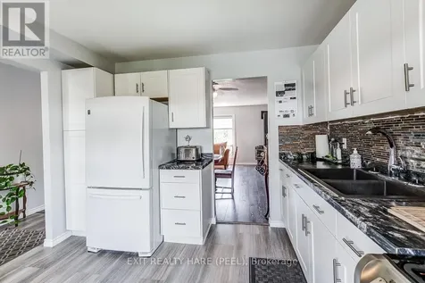 34 Kingham Road Halton Hills (ac Acton) ON L7J 1S4