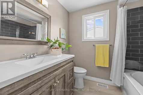 497 Rougemount Crescent Ottawa ON K4A 2Z7