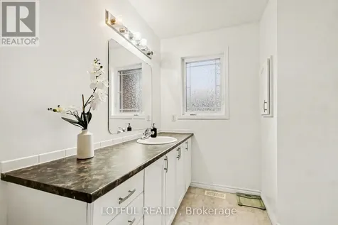3 Collington Street Ottawa ON K2G 6X5