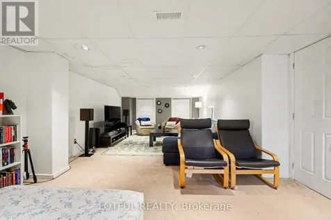 3 Collington Street Ottawa ON K2G 6X5