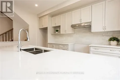 262 Tullaghan Heights Ottawa ON K2J 7C2