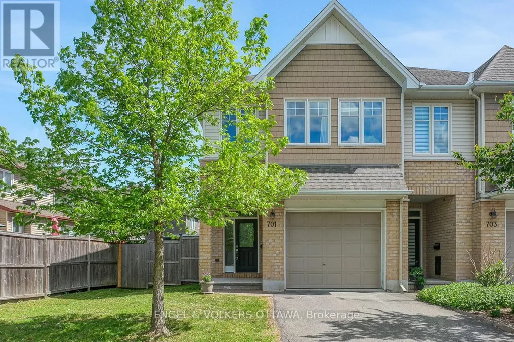 701 Hazelnut Crescent Ottawa ON K1T 0K1