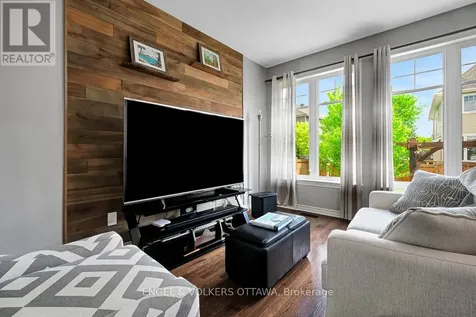 701 Hazelnut Crescent Ottawa ON K1T 0K1