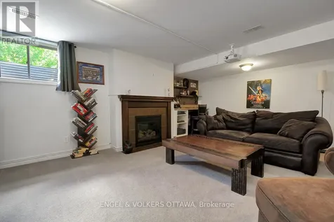 701 Hazelnut Crescent Ottawa ON K1T 0K1
