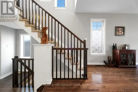 701 Hazelnut Crescent Ottawa ON K1T 0K1