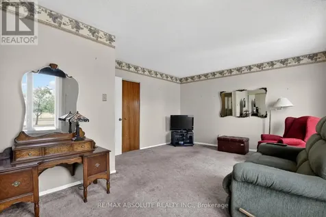 2799 Dumaurier Avenue Ottawa ON K2B 7W2