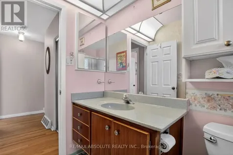 2799 Dumaurier Avenue Ottawa ON K2B 7W2