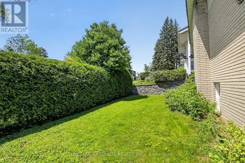 2799 Dumaurier Avenue Ottawa ON K2B 7W2
