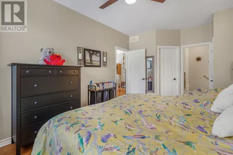 725 Cabris Crescent Ottawa ON K4A 0T6