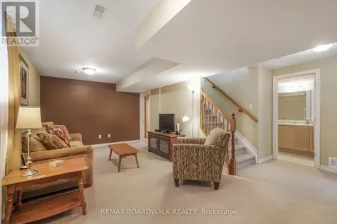 725 Cabris Crescent Ottawa ON K4A 0T6