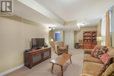 725 Cabris Crescent Ottawa ON K4A 0T6