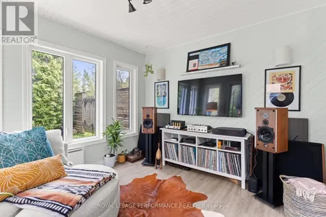 19 Colley Street Ottawa ON K2J 3Z7