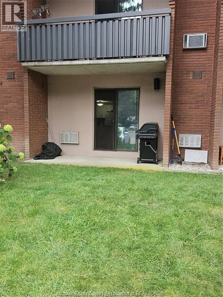 925 Grand Avenue West Chatham ON N7L 4Z1