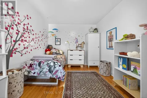99 Goulburn Avenue Ottawa ON K1N 8C9