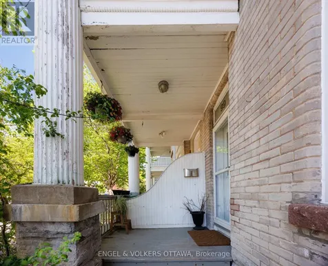 99 Goulburn Avenue Ottawa ON K1N 8C9