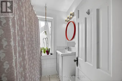 99 Goulburn Avenue Ottawa ON K1N 8C9